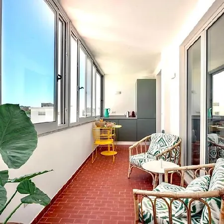 Elegant Overlooking Historic Apartament Loulé