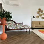 Elegant Overlooking Historic Apartmán *